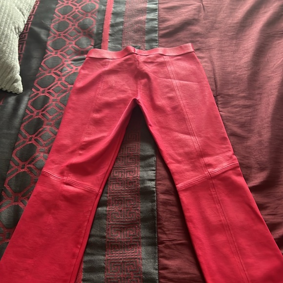 𝐓𝐰𝐨 𝐬𝐞𝐭𝐬 𝐨𝐟 𝐛𝐥𝐚𝐜𝐤 𝐚𝐧𝐝 𝐫𝐞𝐝 𝐩𝐚𝐧𝐭𝐬! - Picture 4 of 6